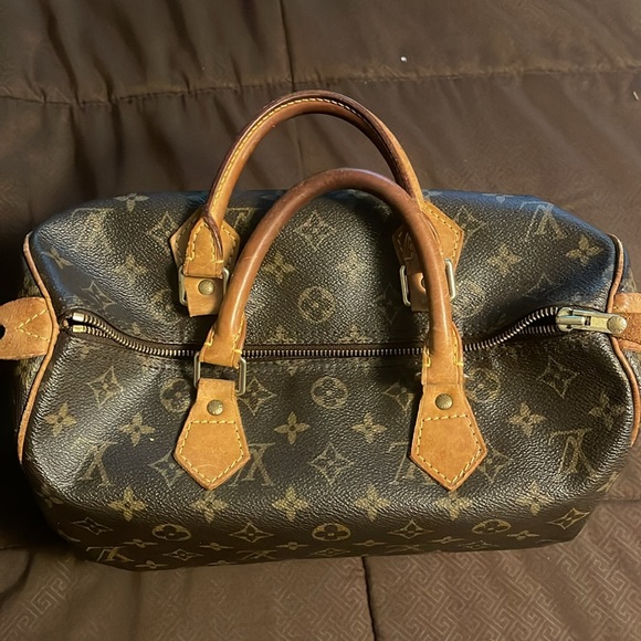 Louis Vuitton Monogram Speedy 30 - Picture 15 of 17